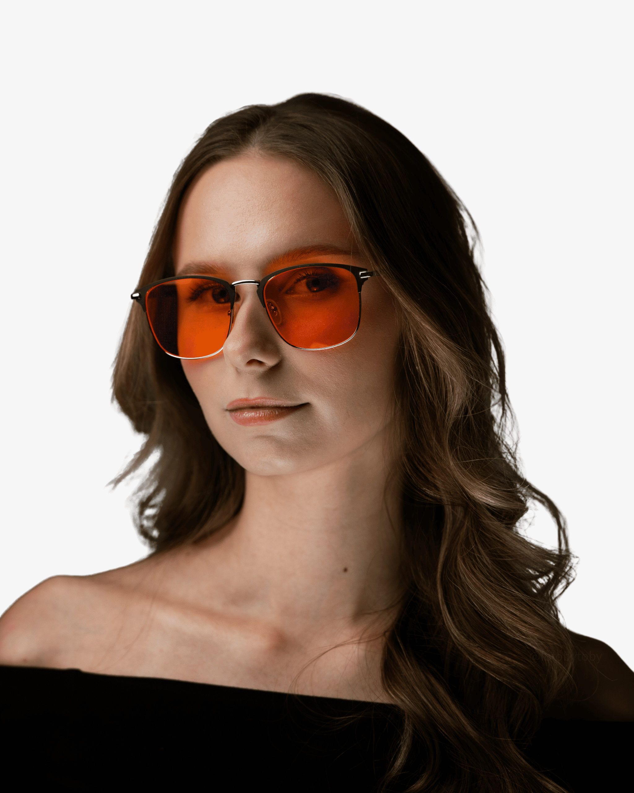 Polar Black- sinivalolasit naisen kasvoilla edestä kuvattuna